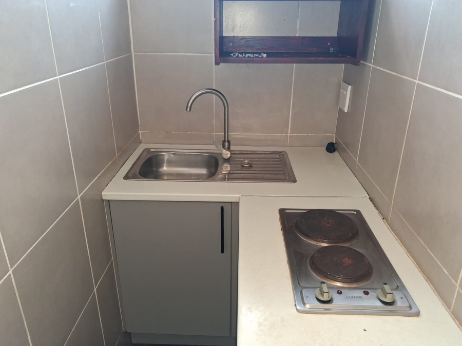 To Let 1 Bedroom Property for Rent in Quigney Eastern Cape